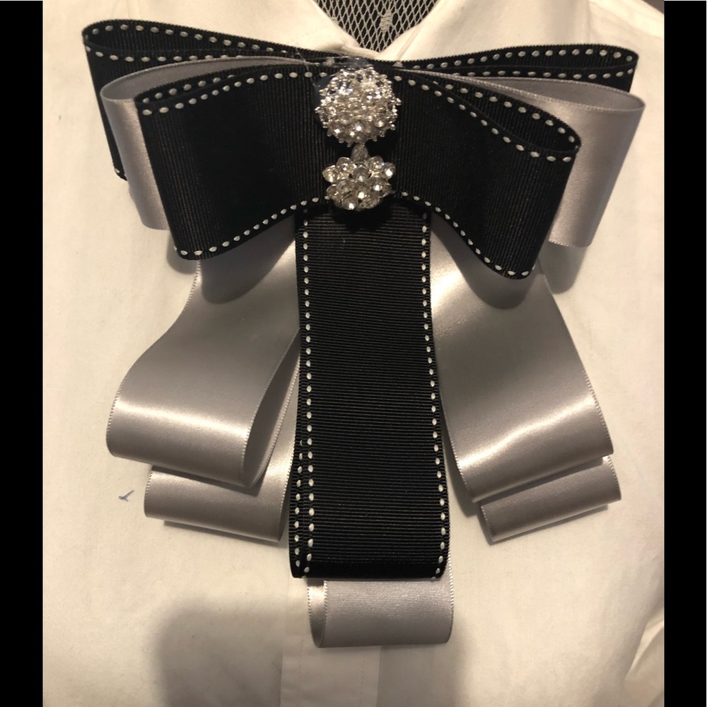 Women’s Ribbon Tie with Brooch